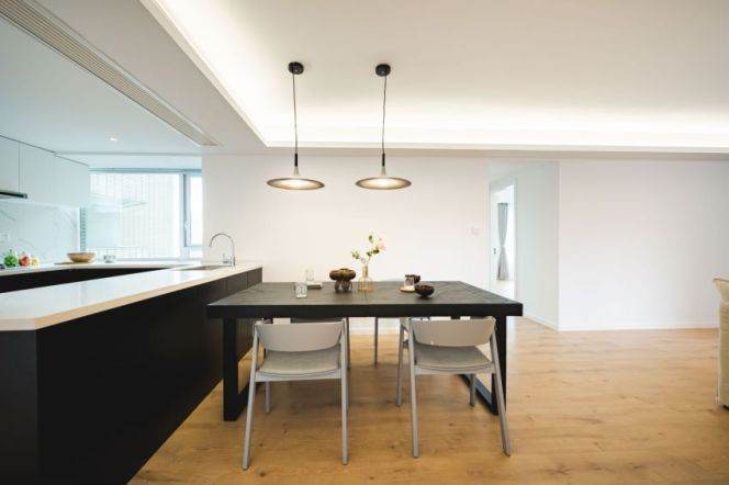 Spacious&bright 4brs&2baths with balcony near Xujiahui