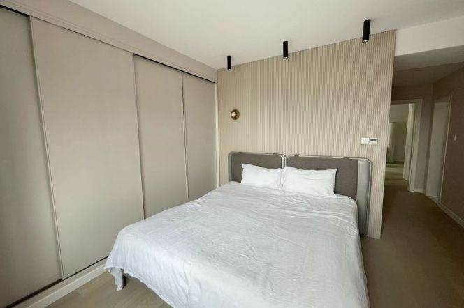 Jing’an; Sanhe Garden bright 2brs/2lr/2ba apt with balcony; L2/7/14