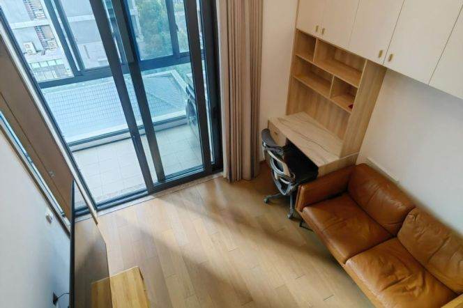 Unique 1+1 br next NYU shanghai, 5 mins walking to L6/8/11 Oriental sports center St.