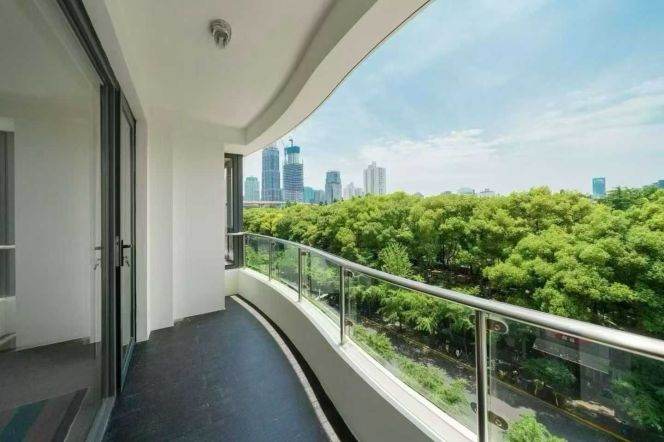 West nanjing rd 3br2bath150sqm