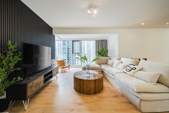 Spacious&bright 4brs&2baths with balcony near Xujiahui