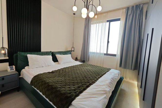 High value 3brs@high rise near Jiangsu Road/Jing'an Temple