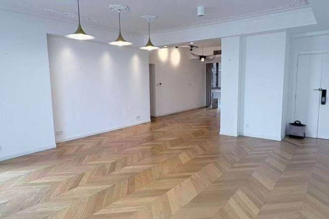 Chevalier Place，In the central area of Wutong District, special offer: 36.5K, large 4-brs