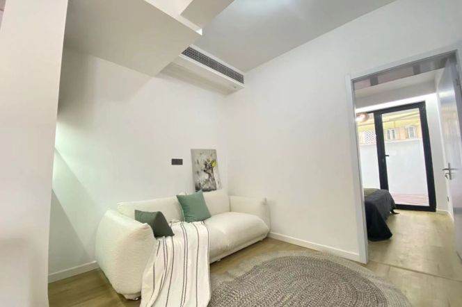 8.5k 1Br with wall heating &courtyard Nr Zhongshan Park line2/3/4