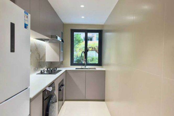 Cozy, 1Big Yard, 2Br 150Sqm, Xujiahui, L1/3/4/9/11