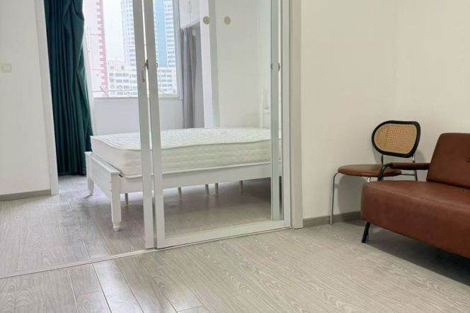 Jiaotong University 1+1BR apartment