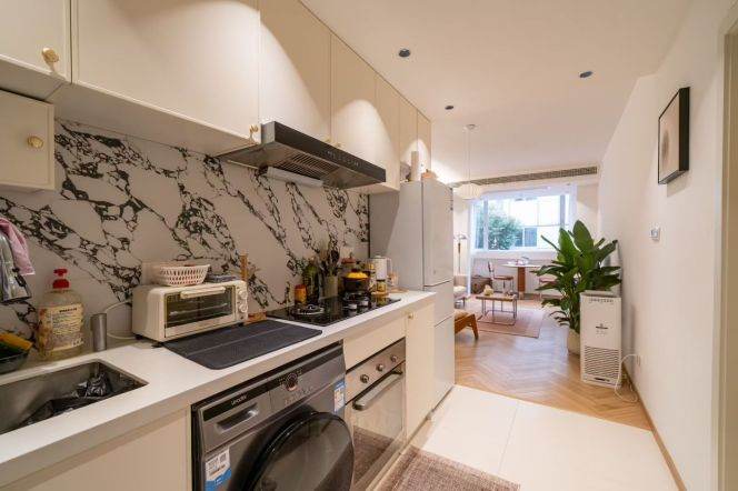 Refurbished 1br Apt w/flr heating