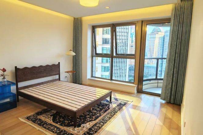 Panoramic Waterfront Residence in North Bund | 125sqm with S-Bend Vistas