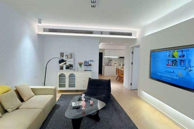 Jiashan Rd metro/2br1bt/central AC/floor heat/oven