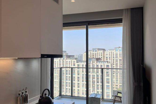 1BR +1living with balcony room near FDUC YangPu