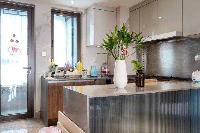 high quality modern 4brs floor heating modern furniture near Xintiandi 43.5K