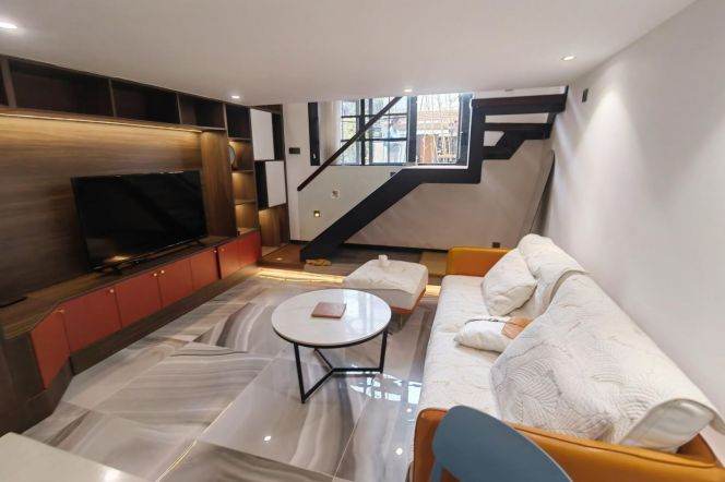 Unique 2 br with 2 baths + floor heating + outdoor space ,easy to L 7/9 ZhaoJiaBang Rd st.