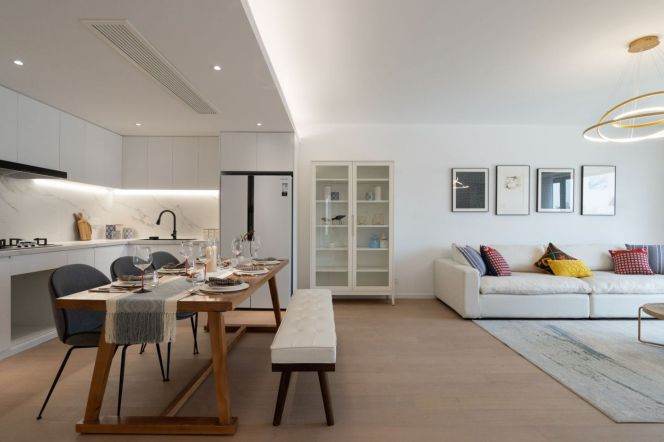 Modern 4brs with floor heating in  central downtown 