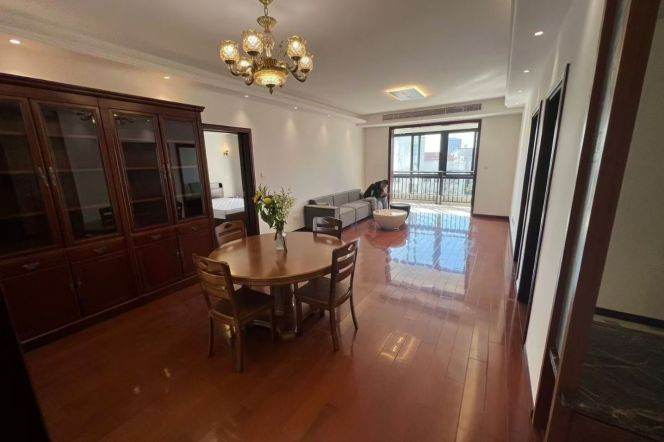 3 Brs, 2 Baths with Central ac, Dryer, 160 sqm @ West Yan’an metro L3&4