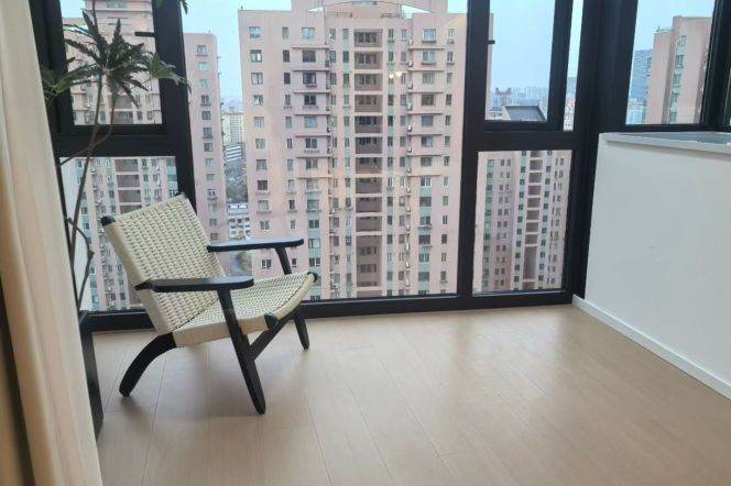 1 Br, 1 Living room, Brand-New Dec, 80 sqm @ Yishan metro L9
