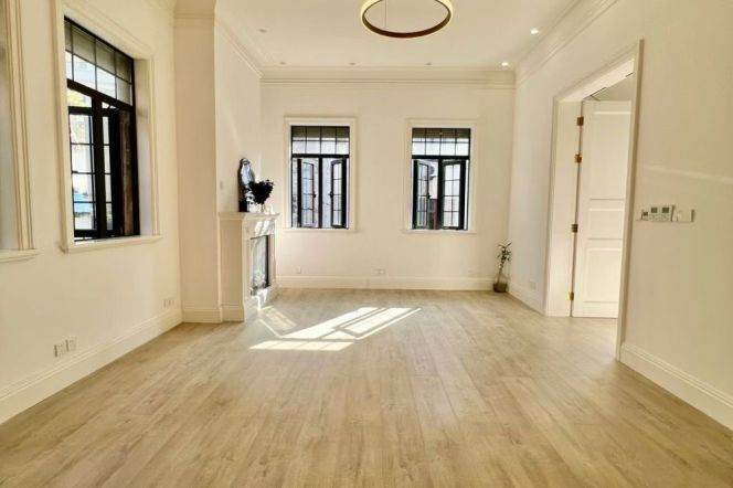 4 Brs, 2 Baths with Private Terrace, Floor Heating, Central ac, 221 sqm @ Middle Huaihai metro L13