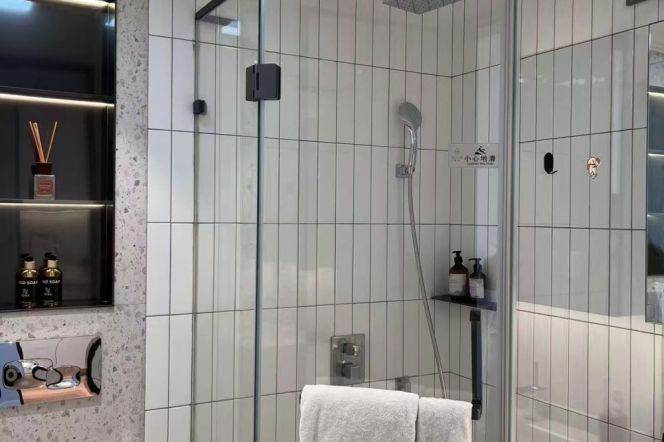 1BR +1living with balcony room near FDUC YangPu