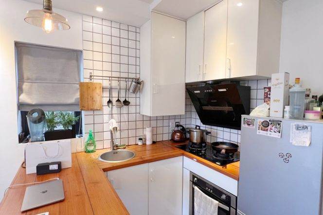 Bright Apt. Decent layout w. Outdoor balcony 