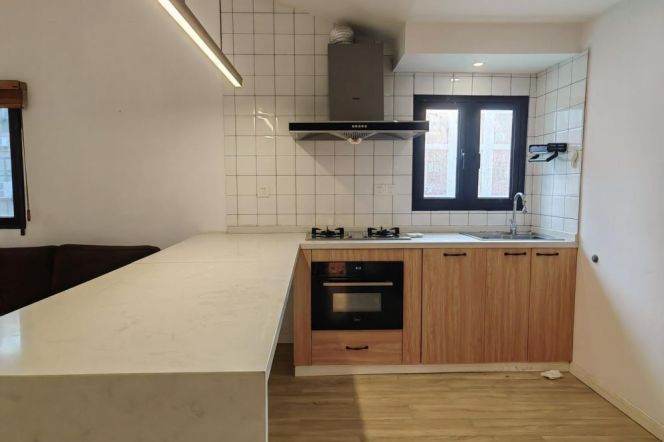 Bright & Spacious 1 br with wall-heating near IAPM. easy to L9/12 JiaShan Rd St.