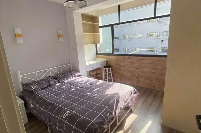 Modern 1br/2living & open kitchen/oven@W Yan'An Rd & Line 3/4