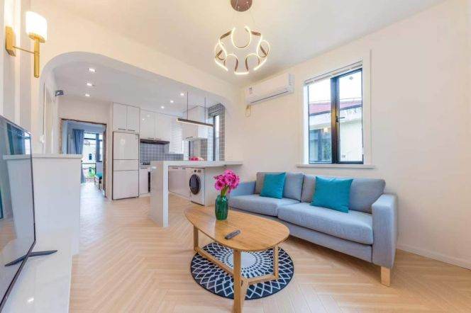  Cozy 1br with Balcony nr Shanghai Library  Line 10 