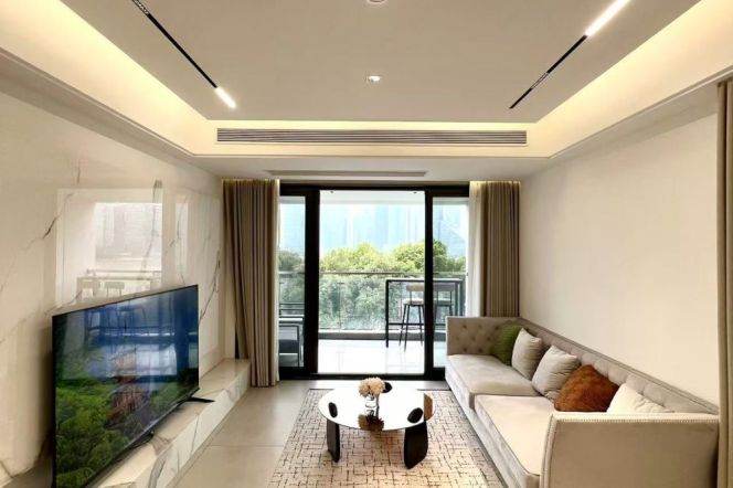 Tilanqiao metro/2br2bt/central AC/floor heat/oven/outdoor balcony