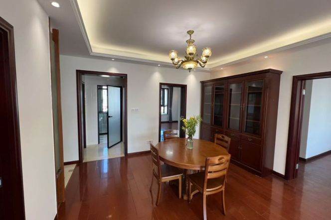 3 Brs, 2 Baths with Central ac, Dryer, 160 sqm @ West Yan’an metro L3&4