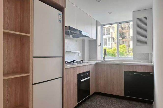 Modern 2brs with floor heating in central Xujiahui area