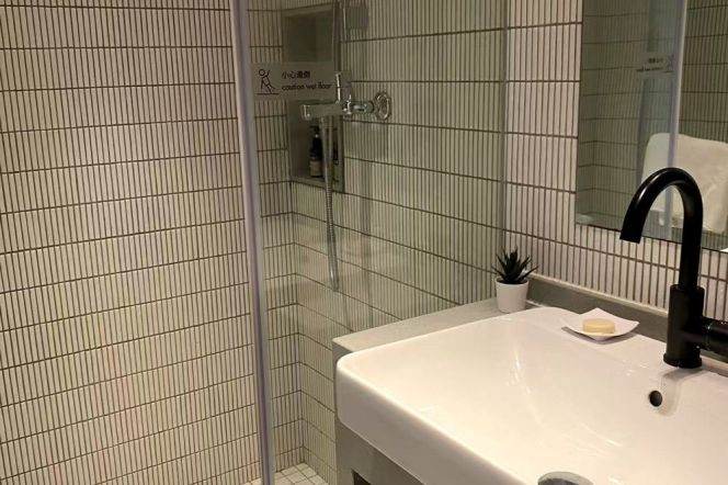 1BR loft near line 9/12 Jia'shan Rd and Zhong'shan Hospital can long and short lease