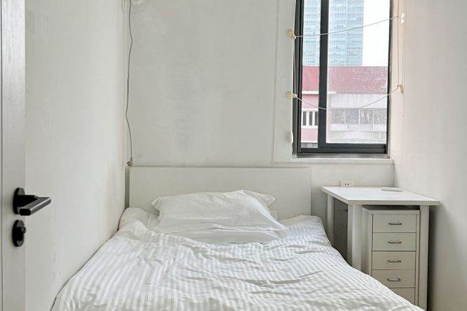 Nice room near West Nanjing rd,international roommates,long/short lease