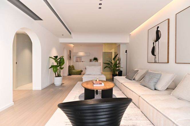 3 Brs, 2 Baths with Open Balcony, Floor Heating, Central ac, 150 sqm @ Jiangsu metro L2&11