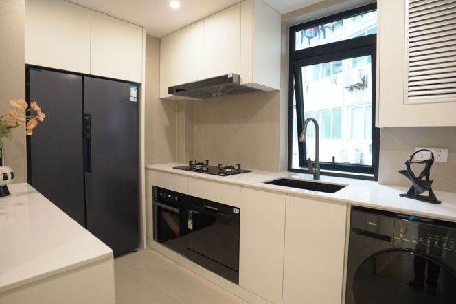 modern brand new 2brs floor heating brand new furniture beside line 9,12 only 14,7K