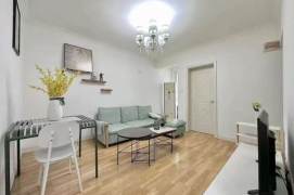 Full furnished 2br/90sqm & elevator@W Nanjing Rd Metro