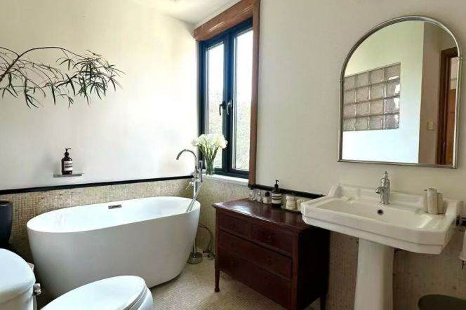 2 Brs, 2 Baths with Balconies and Terrace, 130 sqm, Wall Heating, Oven @ Jingan temple L2&7