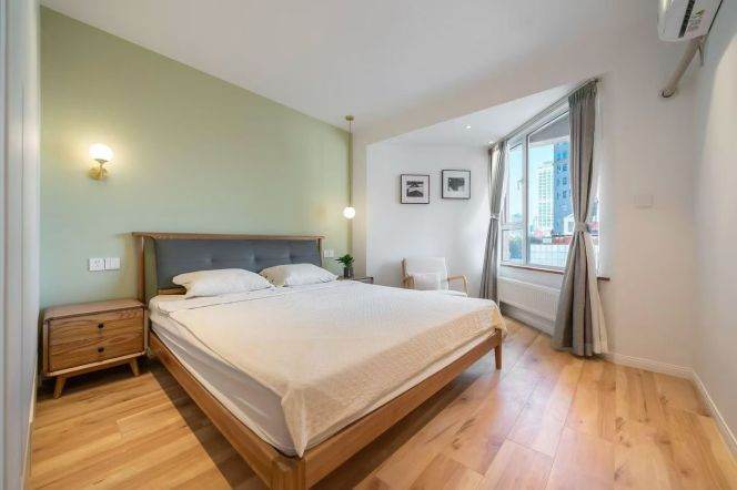 Modern 3br/2living & elevator/heating/oven @W Nanjing Rd