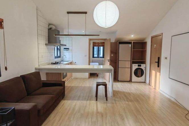 Bright & Spacious 1 br with wall-heating near IAPM. easy to L9/12 JiaShan Rd St.