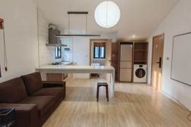 Bright & Spacious 1 br with wall-heating near IAPM. easy to L9/12 JiaShan Rd St.