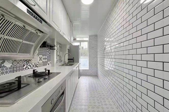 Full furnished 2br/90sqm & elevator@W Nanjing Rd Metro