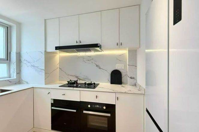 brand new modern 3brs floor heating near line 13,14 and Jing an temple area 28K