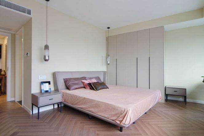 Changping Rd metro/2br2bt/central AC/floor heat/free club/oven/tennis court/pool