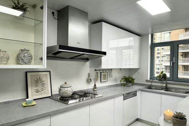 Modern 3brs with floor heating and balcony in  Gubei 