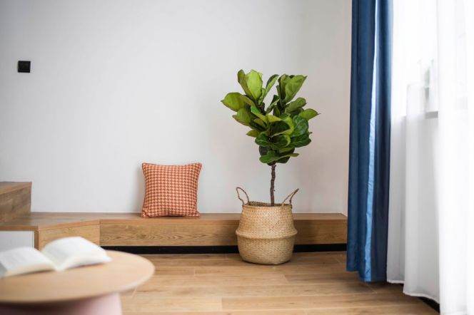 west nanjing road- heritage building- 1bed 90 sqm / balcony/ quiet unit