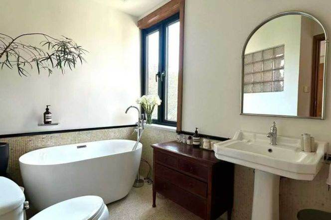 wulu muqi rd 2br150sqm with terrace