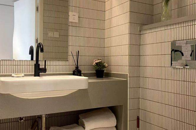 1BR loft near line 9/12 Jia'shan Rd and Zhong'shan Hospital can long and short lease