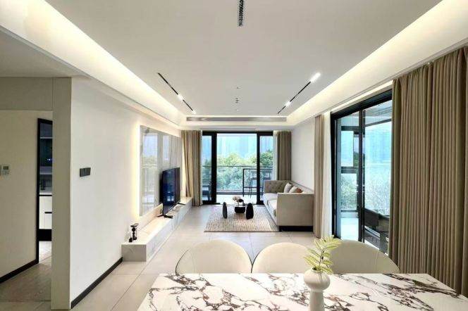 Tilanqiao metro/2br2bt/central AC/floor heat/oven/outdoor balcony