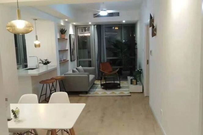 2 Brs, 1 Living room with Gym/Swimming Pool, 90 sqm @ Xiaonanmen station L9