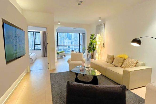 Jiashan Rd metro/2br1bt/central AC/floor heat/oven