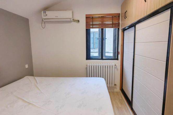 Bright & Spacious 1 br with wall-heating near IAPM. easy to L9/12 JiaShan Rd St.