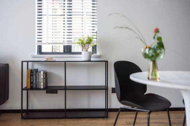 west nanjing road- heritage building- 1bed 90 sqm / balcony/ quiet unit