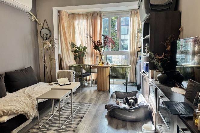 Beautiful 1Br + scenic windows |South Shanxi rd & Iapm | Nice compound 6.9K